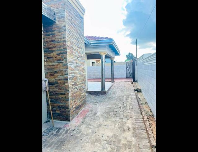 3 BEDROOM HOUSE FOR SALE IN MOHLAKENG